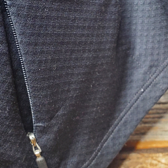 Under Armour quarter zip with side pocket - Picture 4 of 4